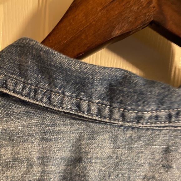 NWOT💙 Relaxed Chambray Classic Shirt - Picture 6 of 8